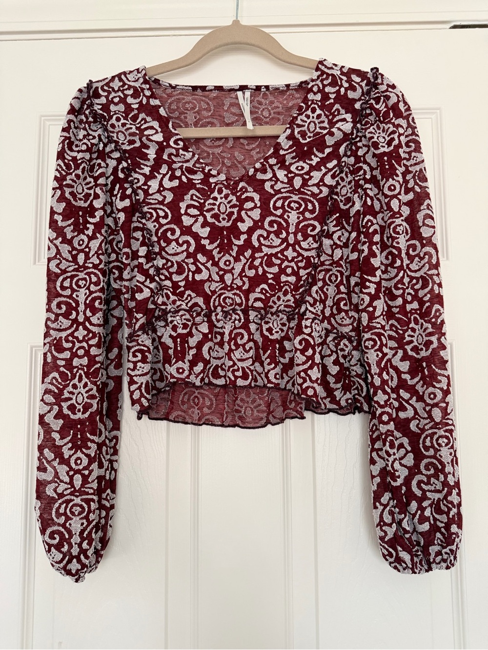 Anthropologie Women's Burgundy Floral Print V-Neck Long-Sleeve Cropped Top